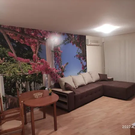 Beachfront Elenite Apartment *